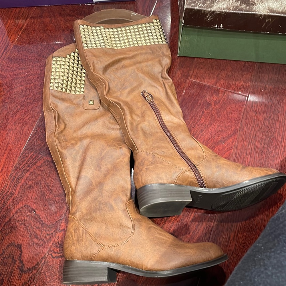 Zip up boots